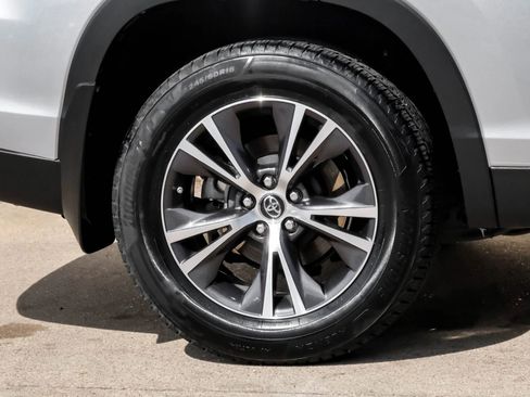 Used 2019 Toyota Highlander LE image 51