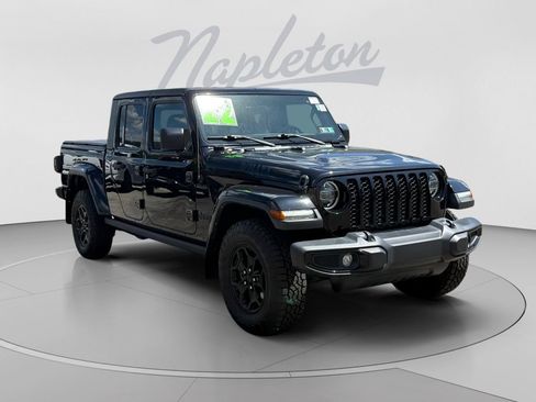 Certified 2022 Jeep Gladiator Sport AWD/4WD image 8