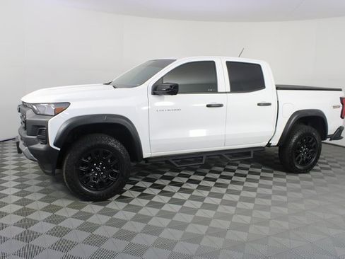 Used 2024 Chevrolet Colorado Trail Boss w/ Technology Package image 2