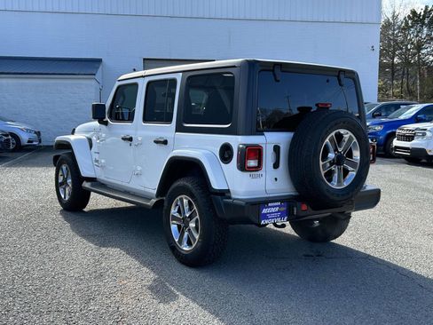 Used 2018 Jeep Wrangler Unlimited Sahara image 5