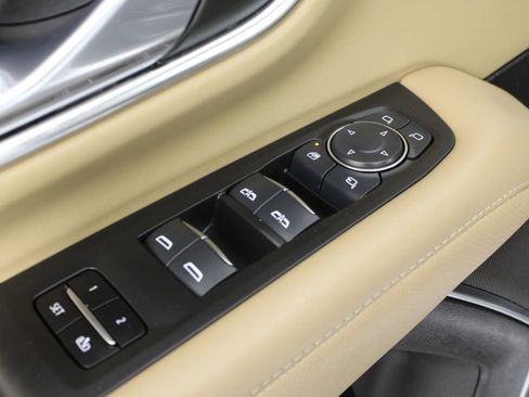Used 2024 Chevrolet Suburban Premier RWD image 23