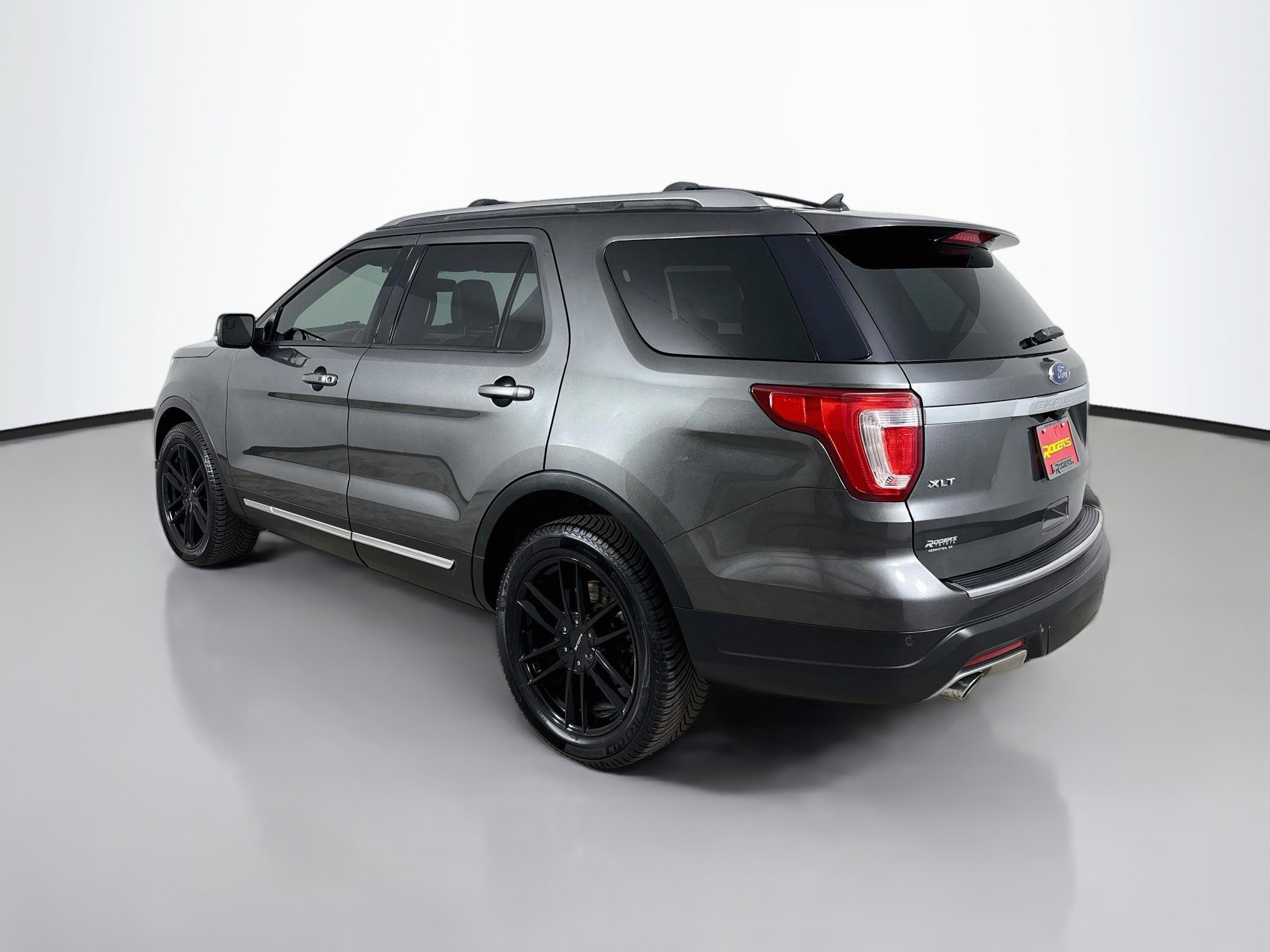 Used 2018 Ford Explorer XLT w/ Equipment Group 202A AWD/4WD image 6