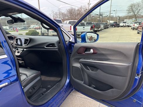 Used 2019 Chrysler Pacifica Limited w/ Advanced Safetytec Group image 44