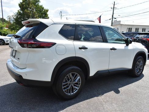 Used 2024 Nissan Rogue S AWD/4WD image 3