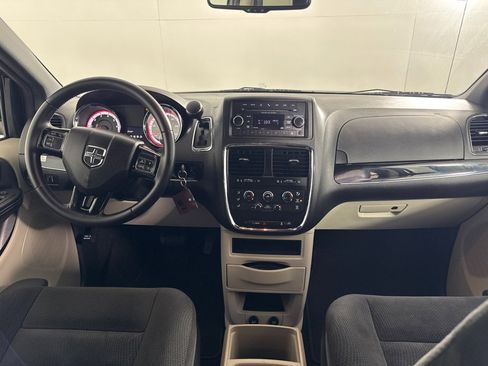 Used 2016 Dodge Grand Caravan SE image 26