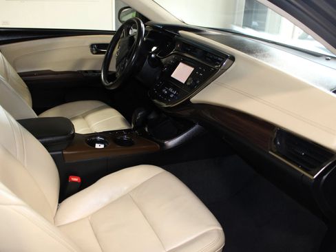 Used 2013 Toyota Avalon XLE Premium FWD image 31