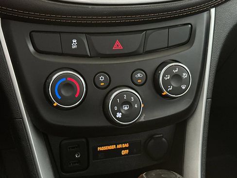 Used 2020 Chevrolet Trax LS FWD image 19