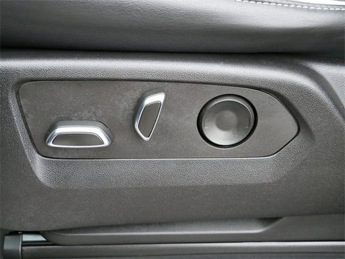 Used 2023 Cadillac Escalade ESV Premium Luxury image 13