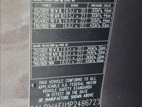Used 2023 Land Rover Discovery Metropolitan Edition AWD/4WD image 24