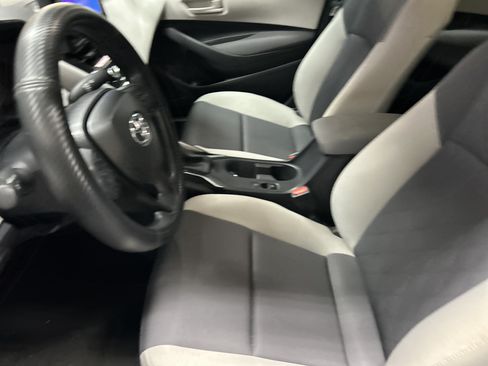 Used 2025 Toyota Corolla LE FWD image 6