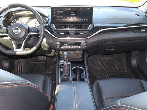 Used 2025 Nissan Altima 2.5 SR w/ SR Premium Package image 11