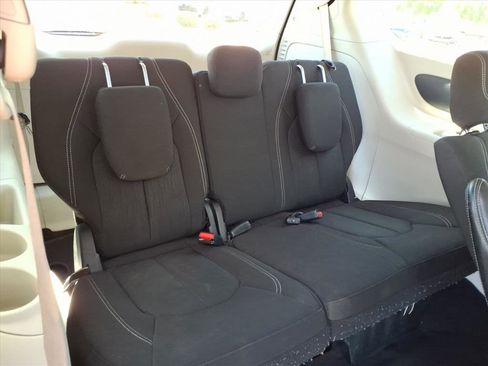 Used 2022 Chrysler Voyager LX image 16