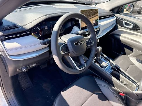 Used 2026 Jeep Compass Limited image 10