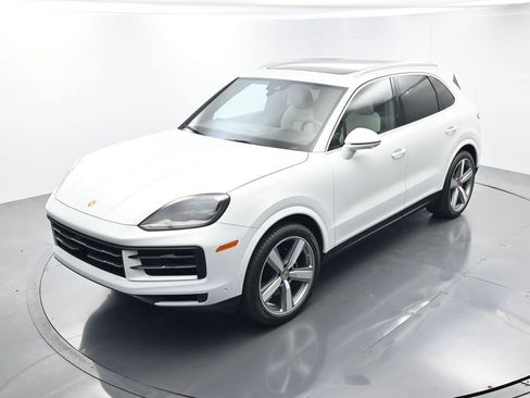 Certified 2025 Porsche Cayenne AWD/4WD image 31