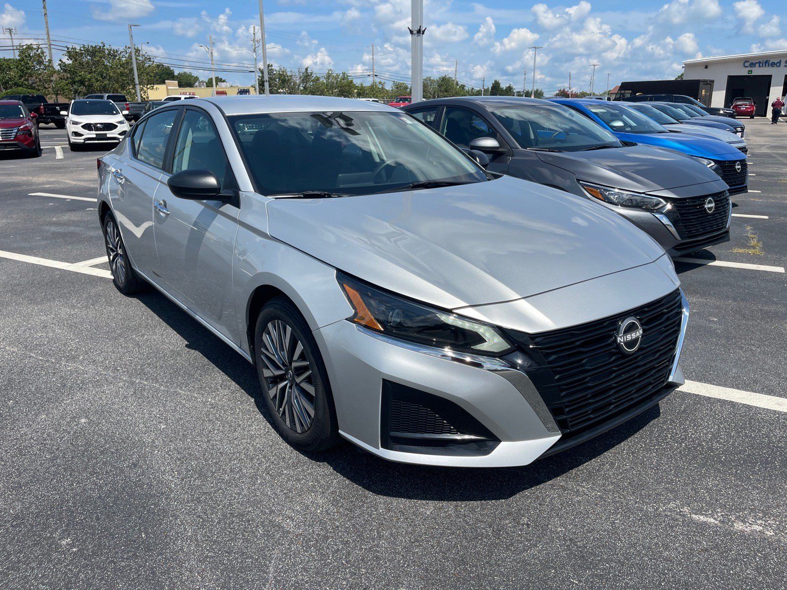 Used 2025 Nissan Altima 2.5 SV FWD image 3