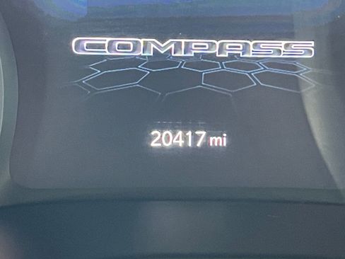 Used 2025 Jeep Compass Limited image 41