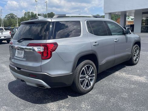 Used 2023 GMC Acadia SLT w/ Technology Package FWD image 3