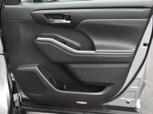 Used 2022 Toyota Highlander XSE image 45