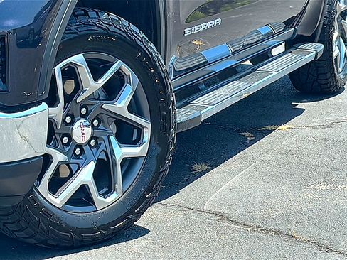 Used 2023 GMC Sierra 1500 SLT AWD/4WD image 3
