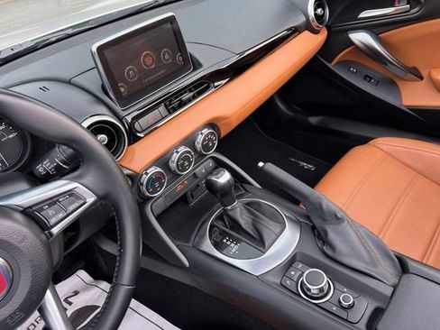 Used 2018 FIAT 124 Spider Lusso w/ Convenience Group RWD image 27