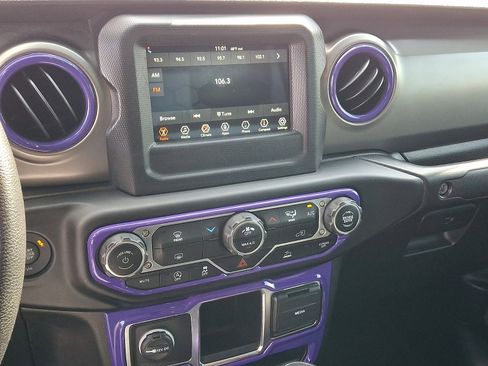 Used 2023 Jeep Gladiator Sport image 19