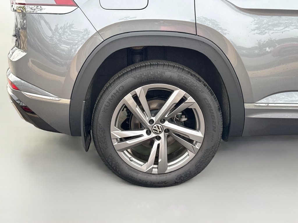 Used 2024 Volkswagen Atlas Cross Sport SEL R-Line AWD/4WD image 24