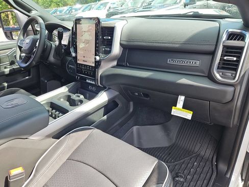 New 2026 RAM 3500 Laramie AWD/4WD image 17