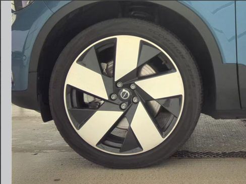 Certified 2023 Volvo C40 P8 Recharge Ultimate w/ Protection Package Premier AWD/4WD image 14