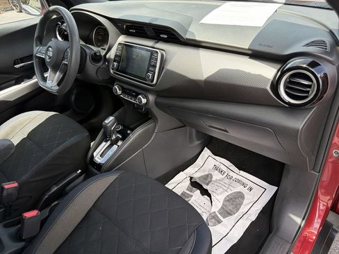 Used 2018 Nissan Kicks SV FWD image 27