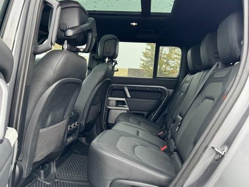 Used 2024 Land Rover Defender 130 X-Dynamic SE AWD/4WD image 10