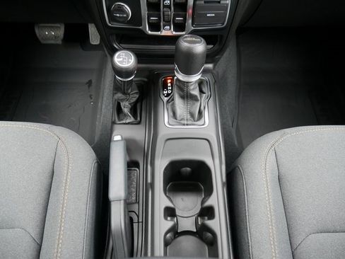 Used 2024 Jeep Gladiator Sport image 25