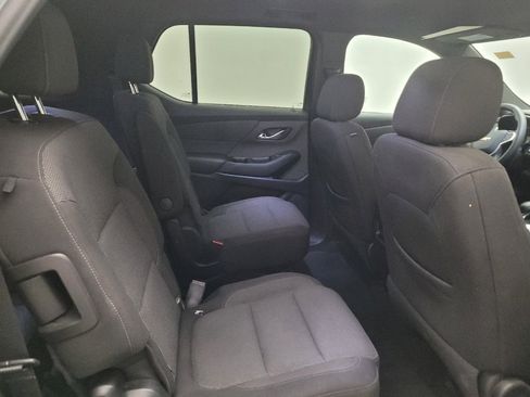 Used 2022 Chevrolet Traverse LT FWD image 19
