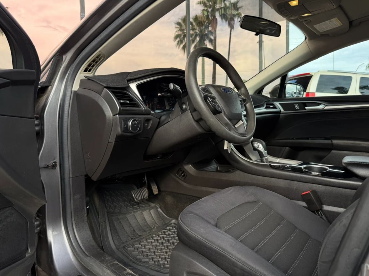 Used 2014 Ford Fusion SE FWD image 38