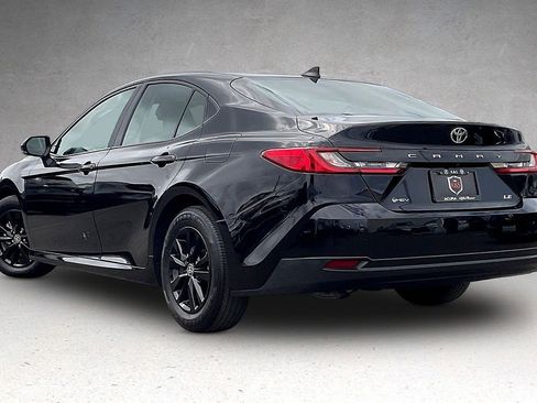Used 2025 Toyota Camry LE image 30