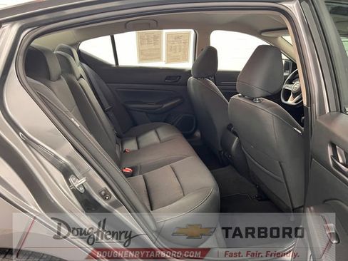 Used 2025 Nissan Altima 2.5 SV FWD image 36