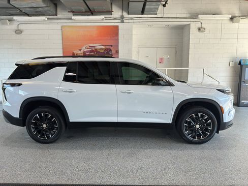 New 2026 Chevrolet Traverse LT w/ Sun and Wheel Package image 2