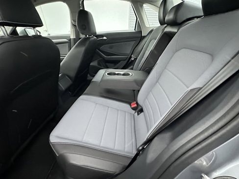 Certified 2025 Volkswagen Jetta SE image 24