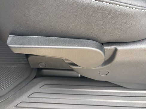 New 2026 Chevrolet Traverse LT image 17