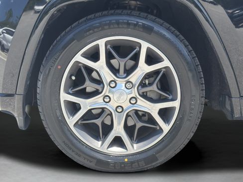 Used 2019 Jeep Grand Cherokee Overland AWD/4WD image 25