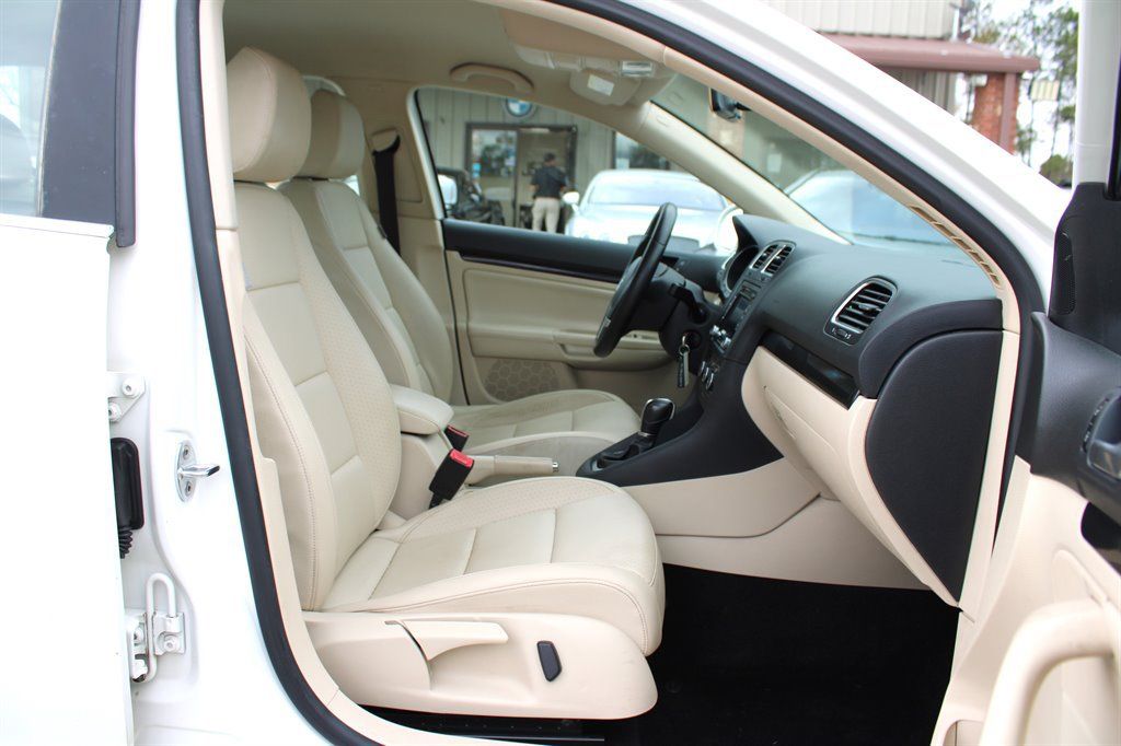 Used 2013 Volkswagen Jetta TDI FWD image 16