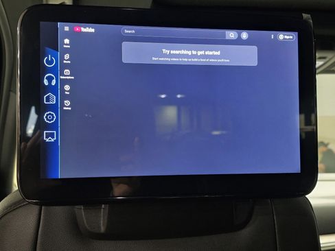 Used 2025 Chevrolet Suburban Premier image 18