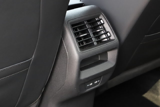 Used 2026 Volkswagen Tiguan SE AWD/4WD image 16