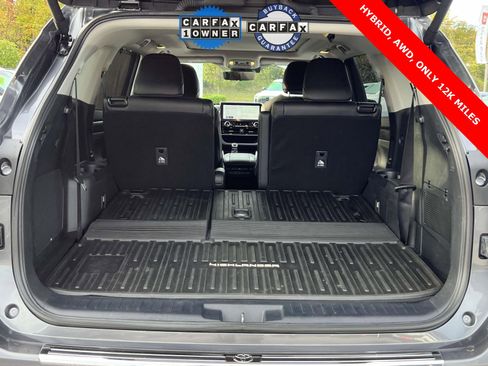 Used 2024 Toyota Highlander Platinum image 12
