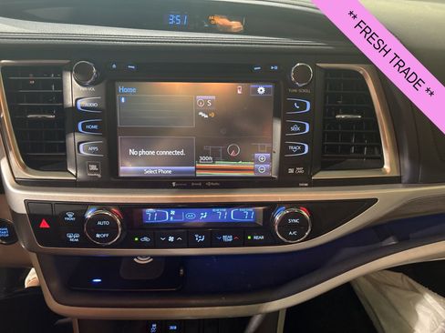 Used 2018 Toyota Highlander Limited Platinum FWD image 16