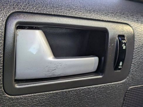 Used 2006 Ford Mustang GT Premium image 18