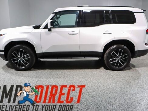 Used 2025 Lexus GX 550 w/ Accessory Package (2T) image 10