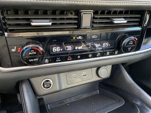 Used 2022 Nissan Rogue SL w/ SL Premium Package image 22