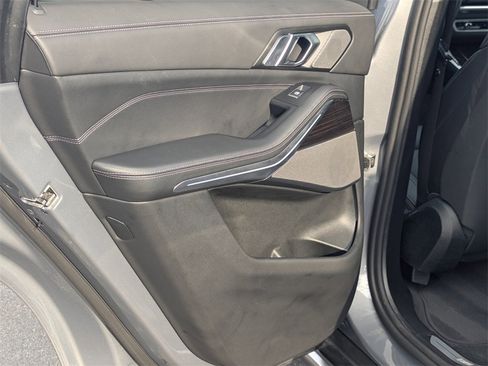 Used 2025 BMW X5 xDrive40i w/ Premium Package image 18