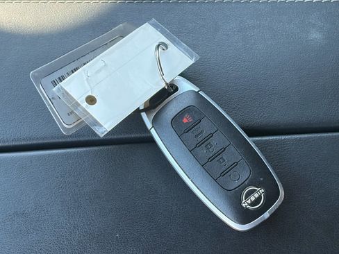 Certified 2025 Nissan Rogue SV image 32