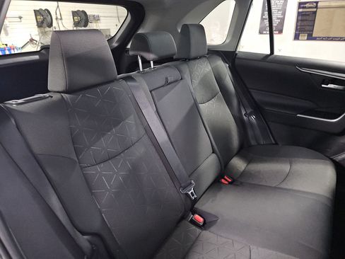 Used 2021 Toyota RAV4 XLE w/ Convenience Package FWD image 12